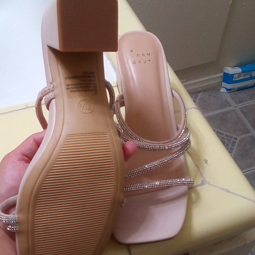 Heels - Picture 2 of 2